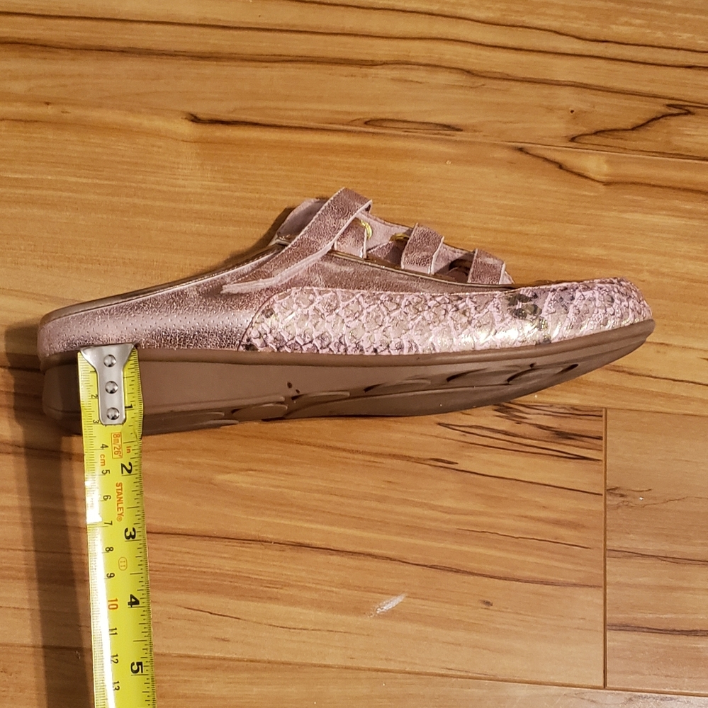 JOAN BOYCE SLIP ON SHOES/SNEAKERS/MULES SIZE 8.5 GOLD AND PINK - Picture 11 of 12